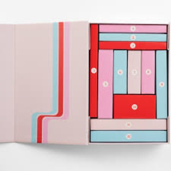 PRICE DROP!! 👇Younique Advent Calendar - Picture 2 of 2